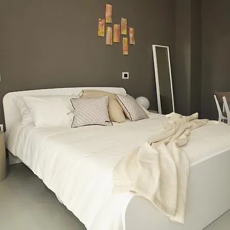 Stone's Bed & Breakfast 3*