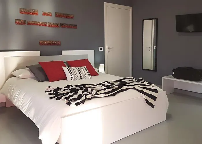 Stone's Bed & Breakfast 3*
